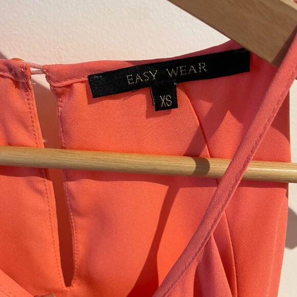 Short orange strapless blouse with a beautiful drape. - Picture 3 of 3